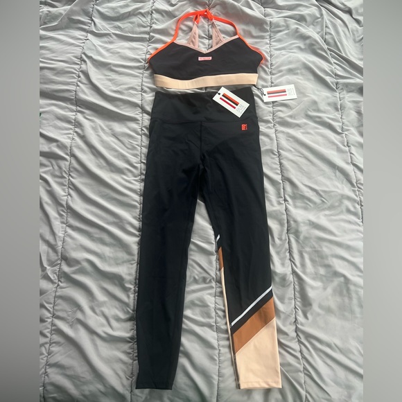 PE Nation workout set - Picture 2 of 9